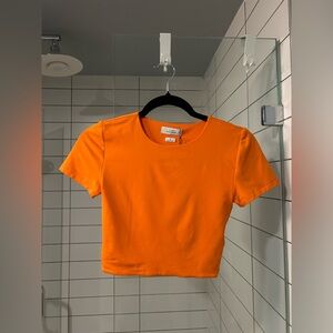 NWT Aritzia Contour Crew Cropped T-shirt